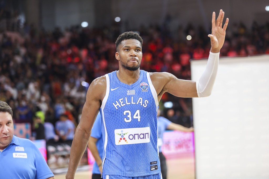 多西:字母哥太有统治力了 他在FIBA和NBA都无法被阻挡!